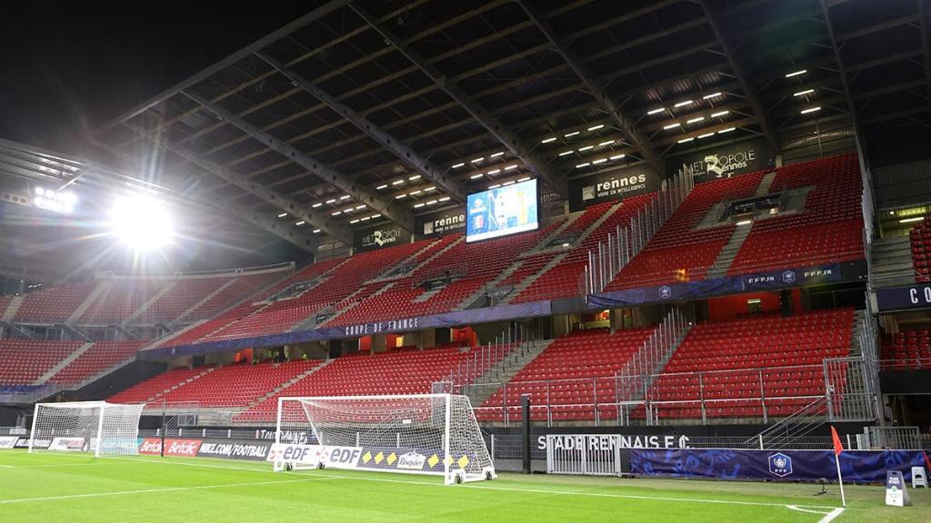 Vue de la tribune "Rennes" vide, derrière l'un des 2 buts du Roazhon Park, l'enceinte du Stade Rennais FC, club de football de Ligue 1