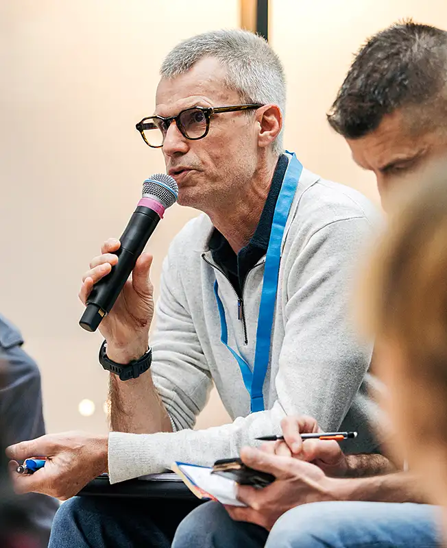 Photo montrant Pierre Minier s'exprimant au profil lors du Conseil des Capitales et Communautés French Tech 2024